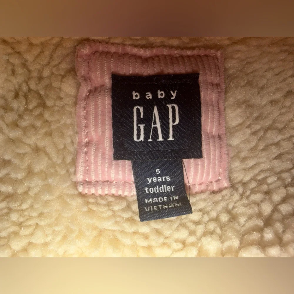 Girls size 5 GAP Pink Jean Jacket with Cream Faux‎ Fur Collar
